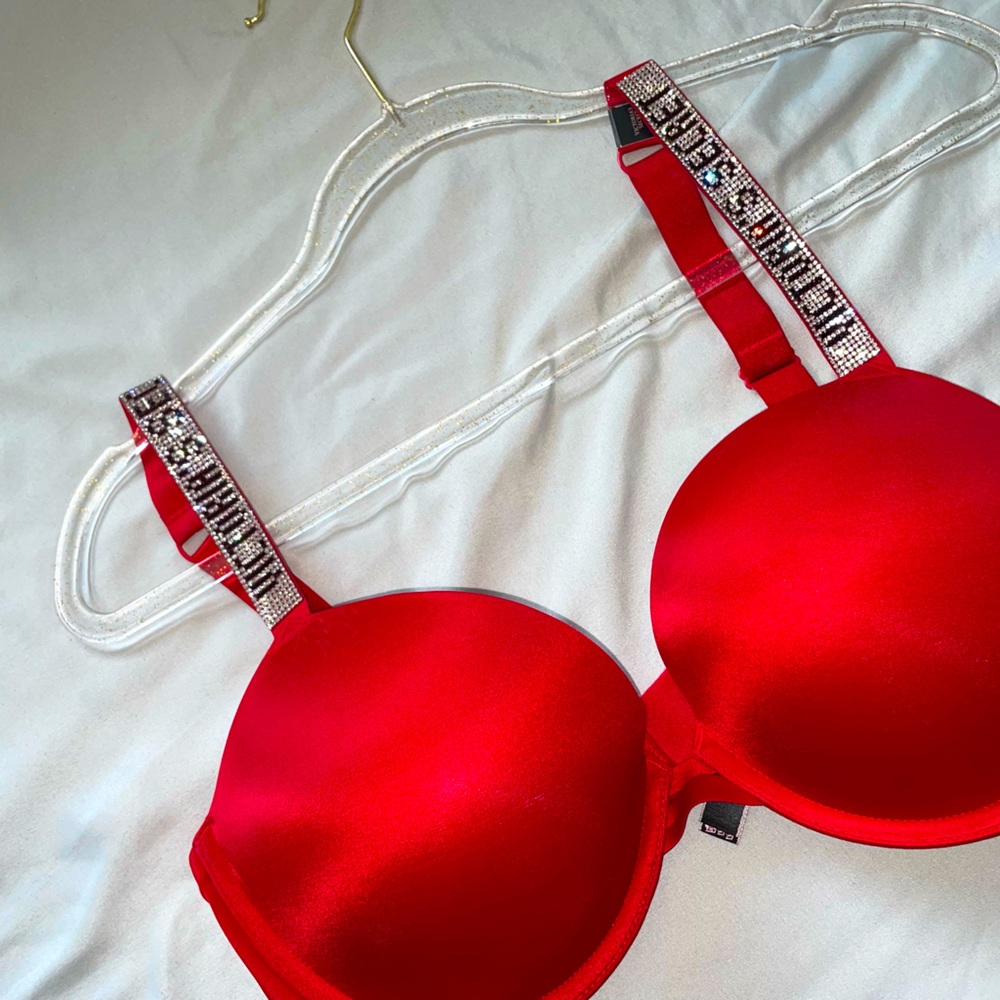 Size 36D Victoria’s Secret shine strap push up bra